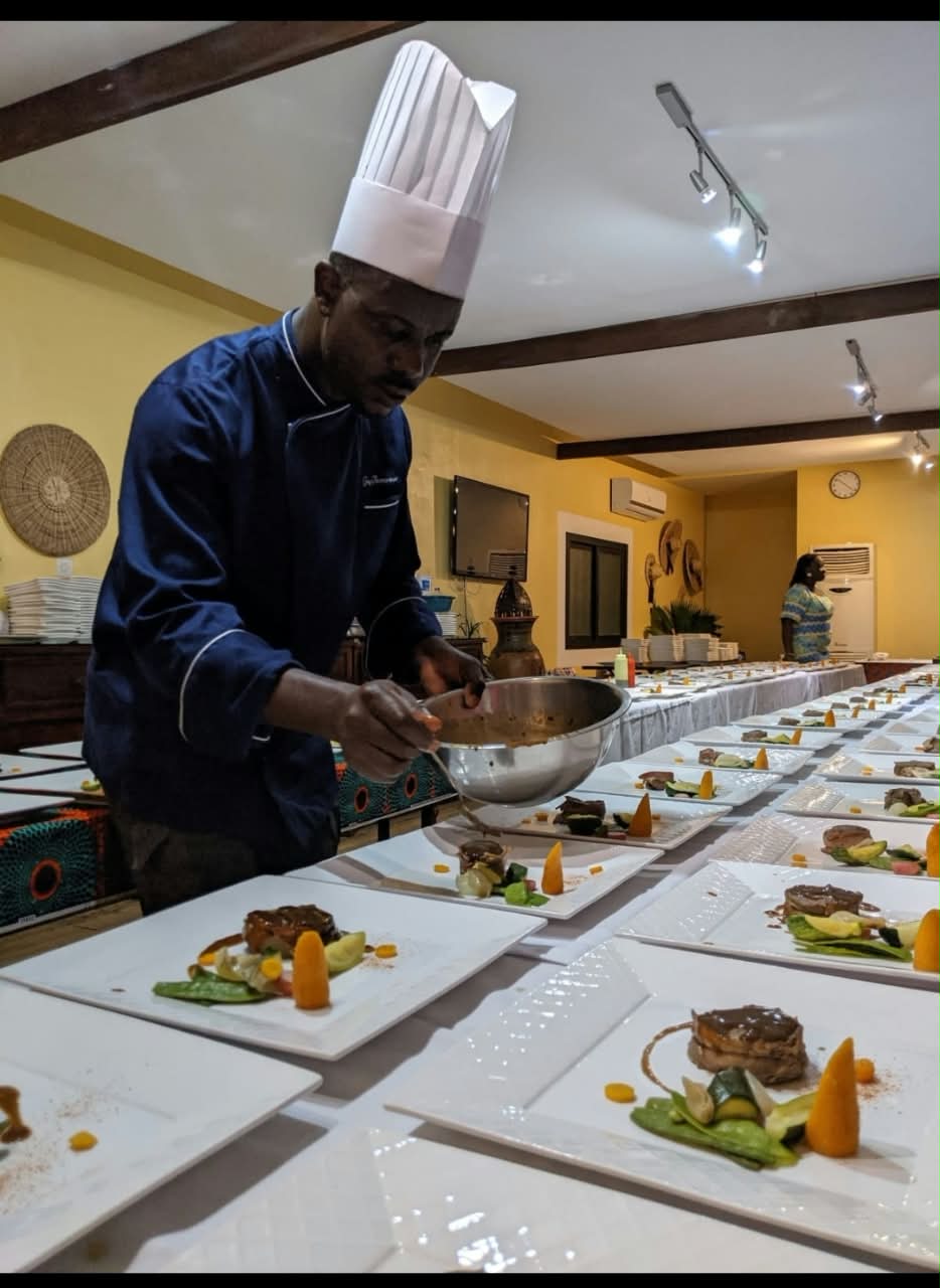 Préparation d’un service gastronomique en série